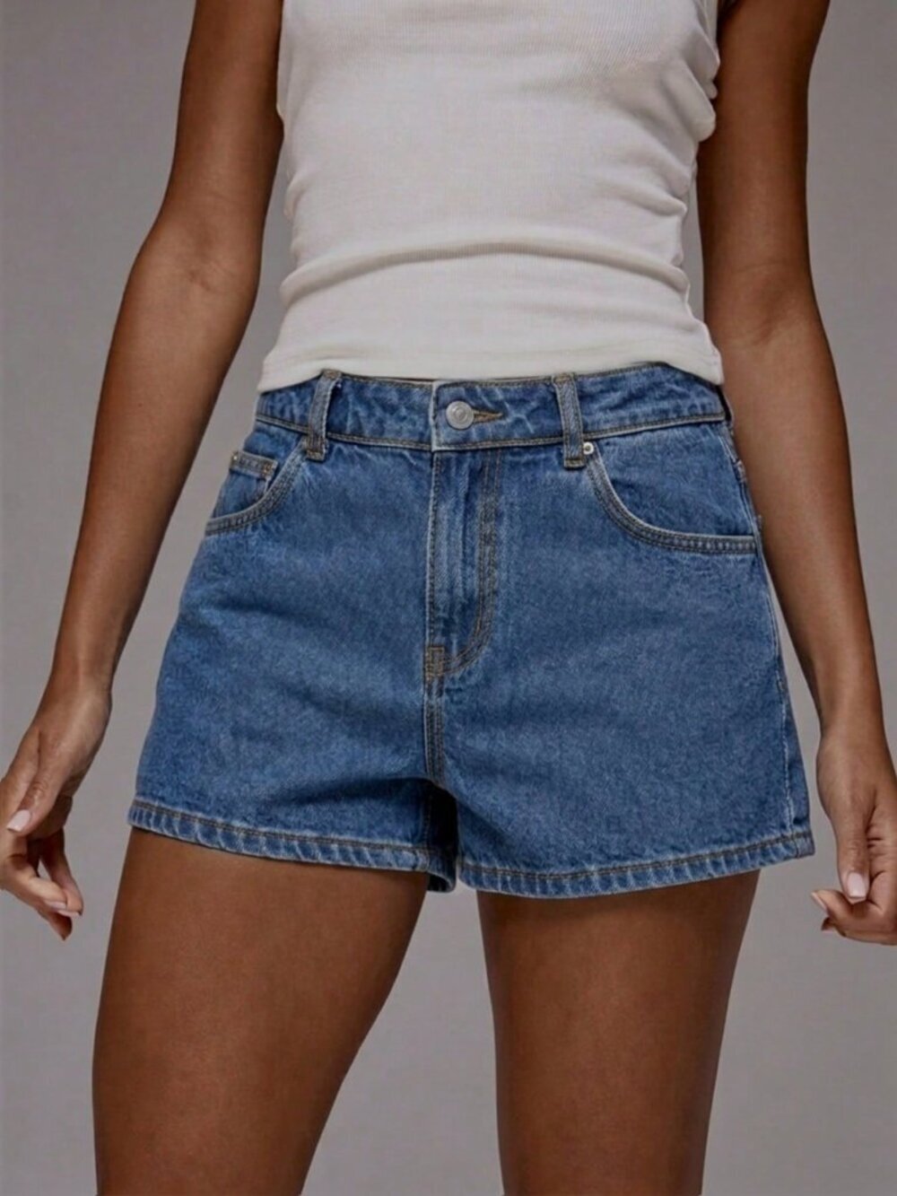 Medium Wash Casual Women's Mid Waist Classic Denim Shorts